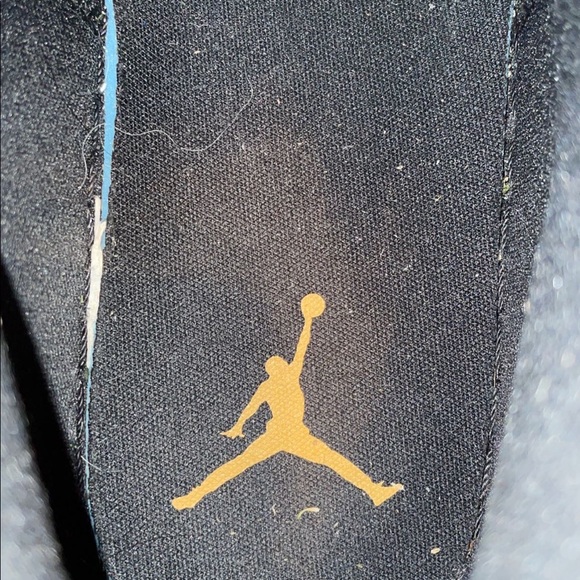 Air Jordan 1 Mids - Picture 5 of 5